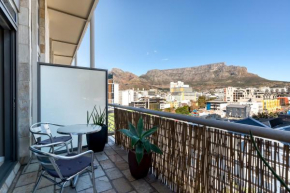 City Slicker Double Volume Loft, Magnificent Table Mountain View, close to V&A Waterfront, never any load shedding!